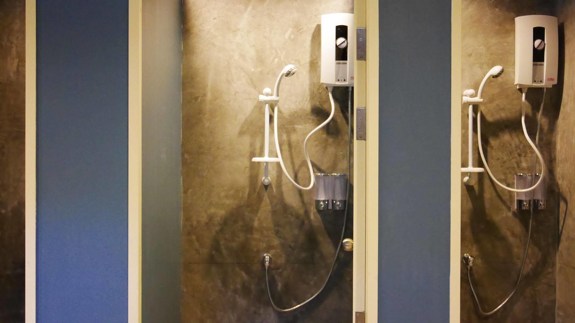 Amity Poshtel Hostel Krabi town Εξωτερικό φωτογραφία