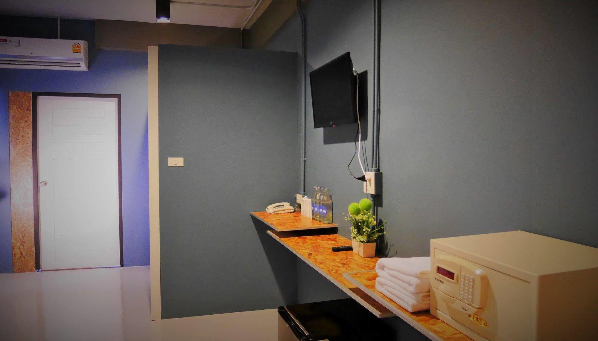 Amity Poshtel Hostel Krabi town Εξωτερικό φωτογραφία