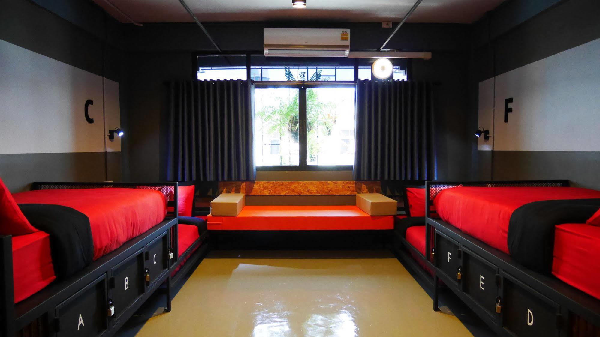 Amity Poshtel Hostel Krabi town Εξωτερικό φωτογραφία